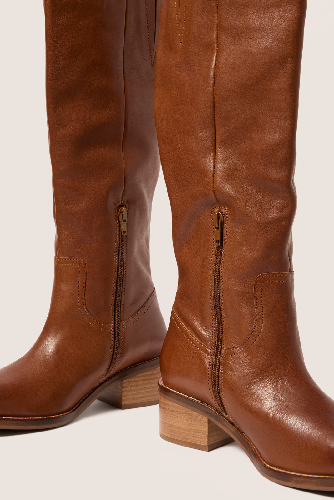 090925_SEPJASI_SANDINMYBOOTS_0021_4-1.jpg