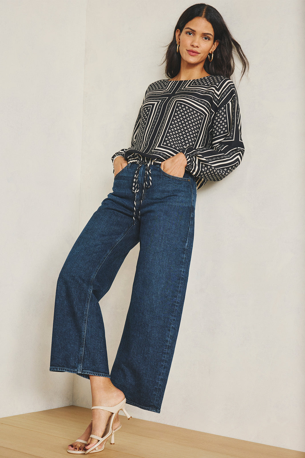 EE_JAN26_00_SCARLETT-DOLMAN-BLOUSE_25Q129714-UT_0160-1.jpg