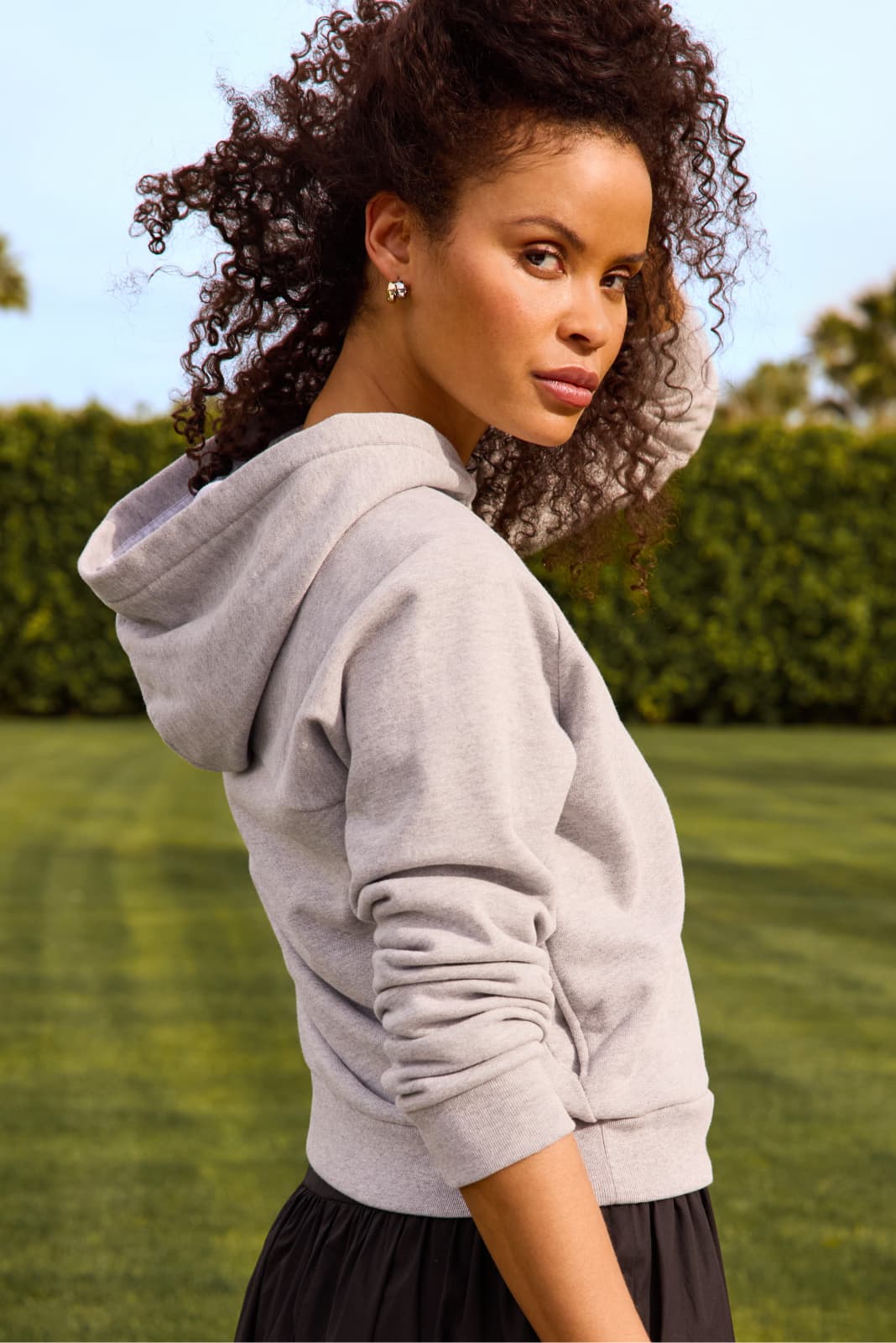 EE_MAY26_22_Hoodie_EVSU26KT90-CC_127_1.jpg